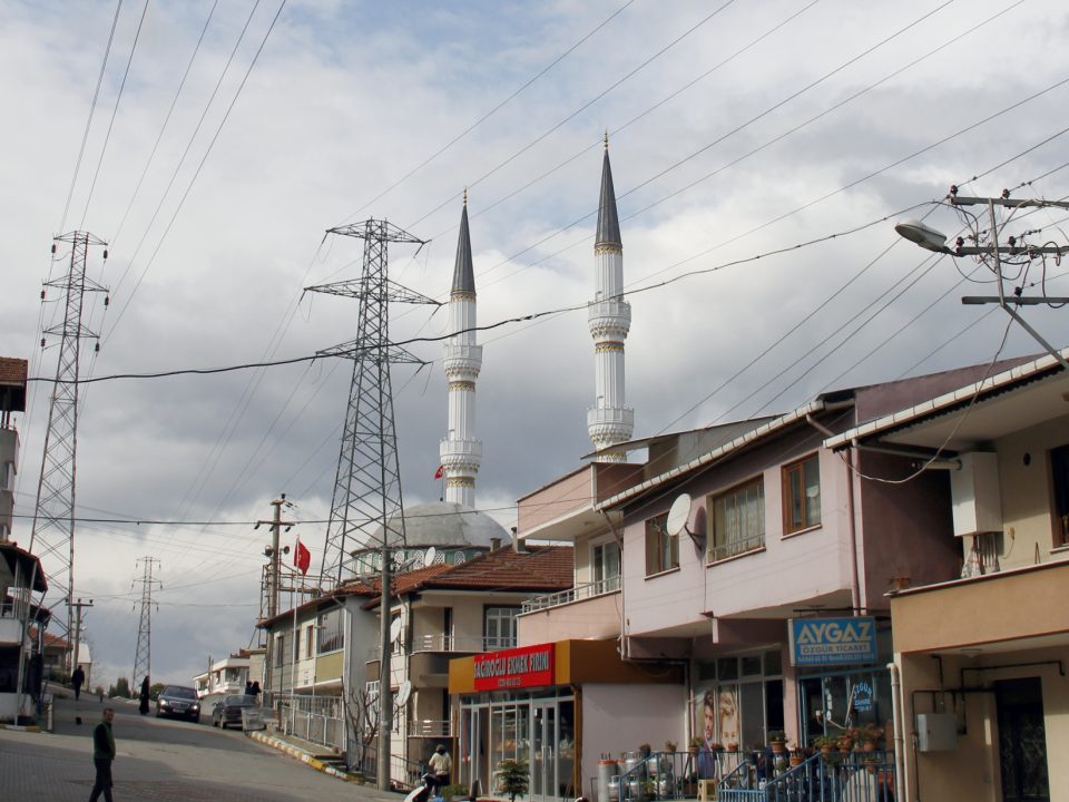 YÜKSEK GERİLİM HATLARININ ŞEHİR İÇİNDEN TAŞINMASI